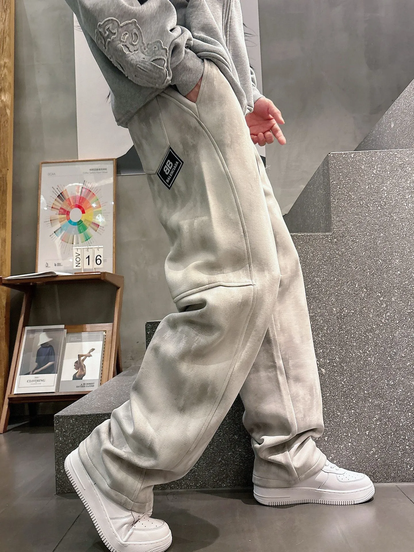 Balenciaga 🆕2026 Autumn and Winter New Arrival Casual Pants! The official website will be released simultaneously. Brand Classic LOGO casual pants, customized fabrics, excellent comfort and strong touch. Highly recognisable, perfect appearance and craftsmanship. Size:M-3XL